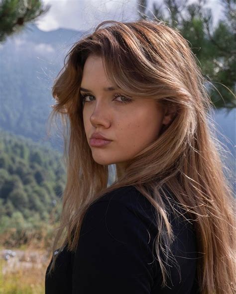 Captivating Curves: A Curvy Casting Guide For Hollywood Success.
